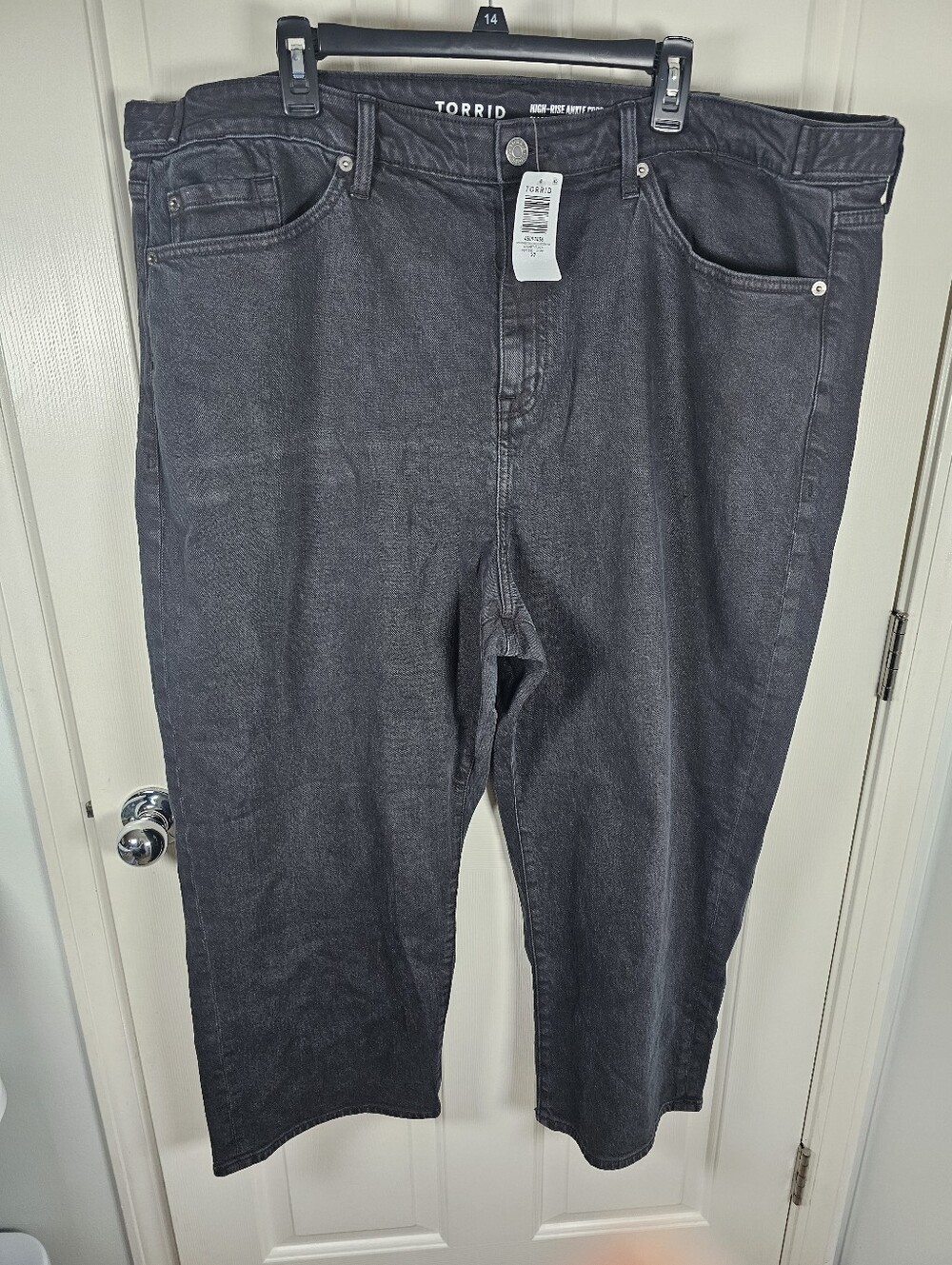 Torrid NWT High Rise Ankle Crop Classic Black Denim Jeans Plus Size 22